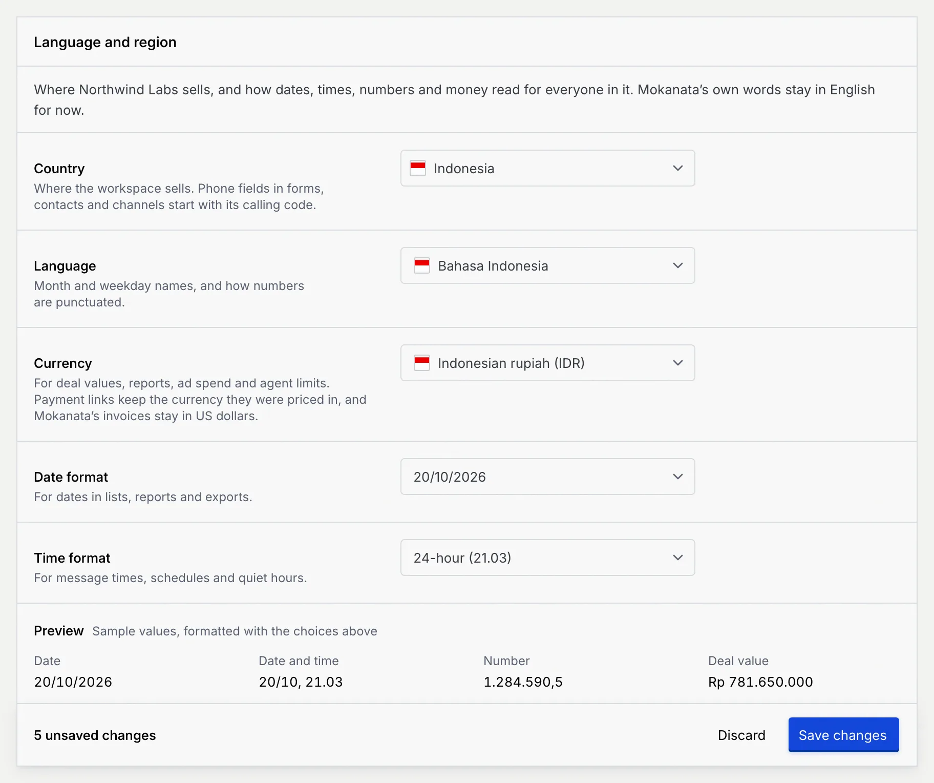 The panel set to Indonesia, Bahasa Indonesia, Indonesian rupiah, DD/MM/YYYY and 24-hour, the preview showing 20/10/2026 and Rp, and the bar at the bottom reading 5 unsaved changes with Discard and Save changes